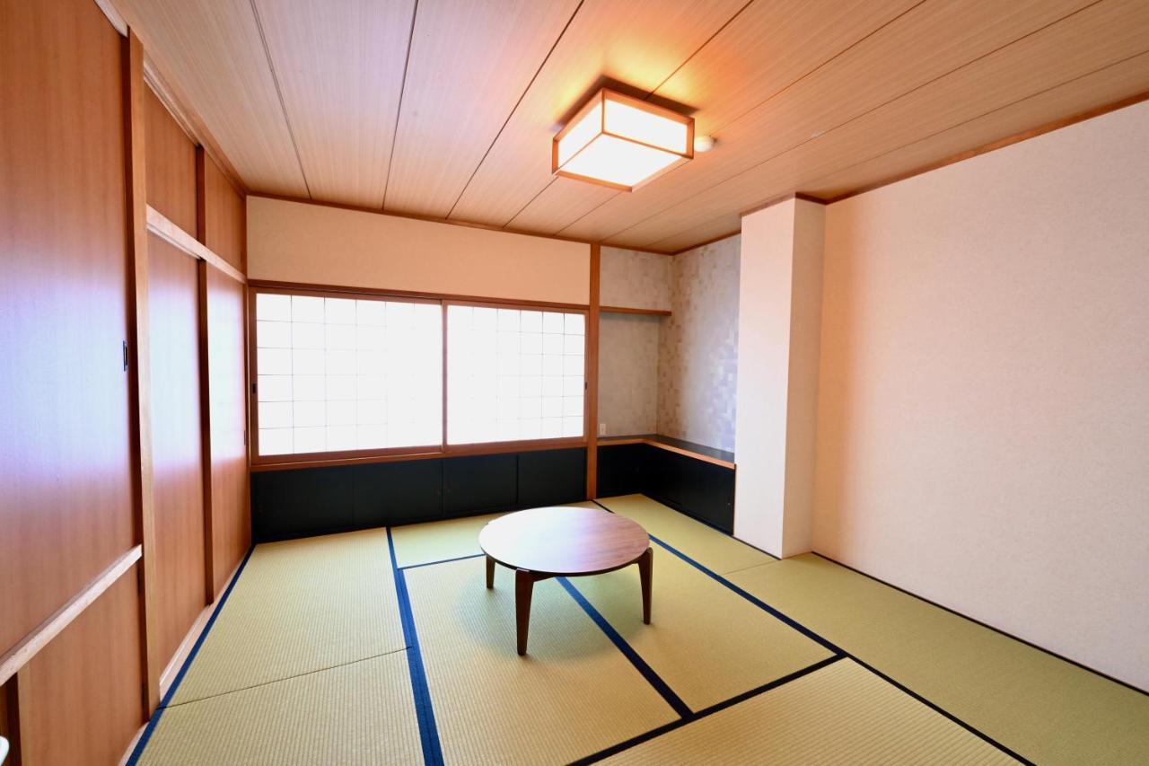 Manabi-Stay Takayama Sakura 提携駐車場利用可 古い町並みまで徒歩1分 最大9名宿泊可能な一等地で人工温泉を楽しむ Zewnętrze zdjęcie