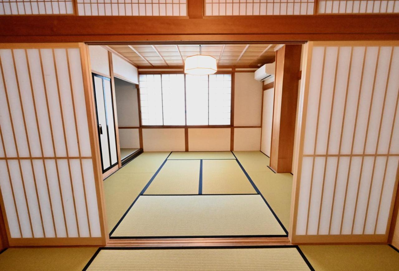 Manabi-Stay Takayama Sakura 提携駐車場利用可 古い町並みまで徒歩1分 最大9名宿泊可能な一等地で人工温泉を楽しむ Zewnętrze zdjęcie