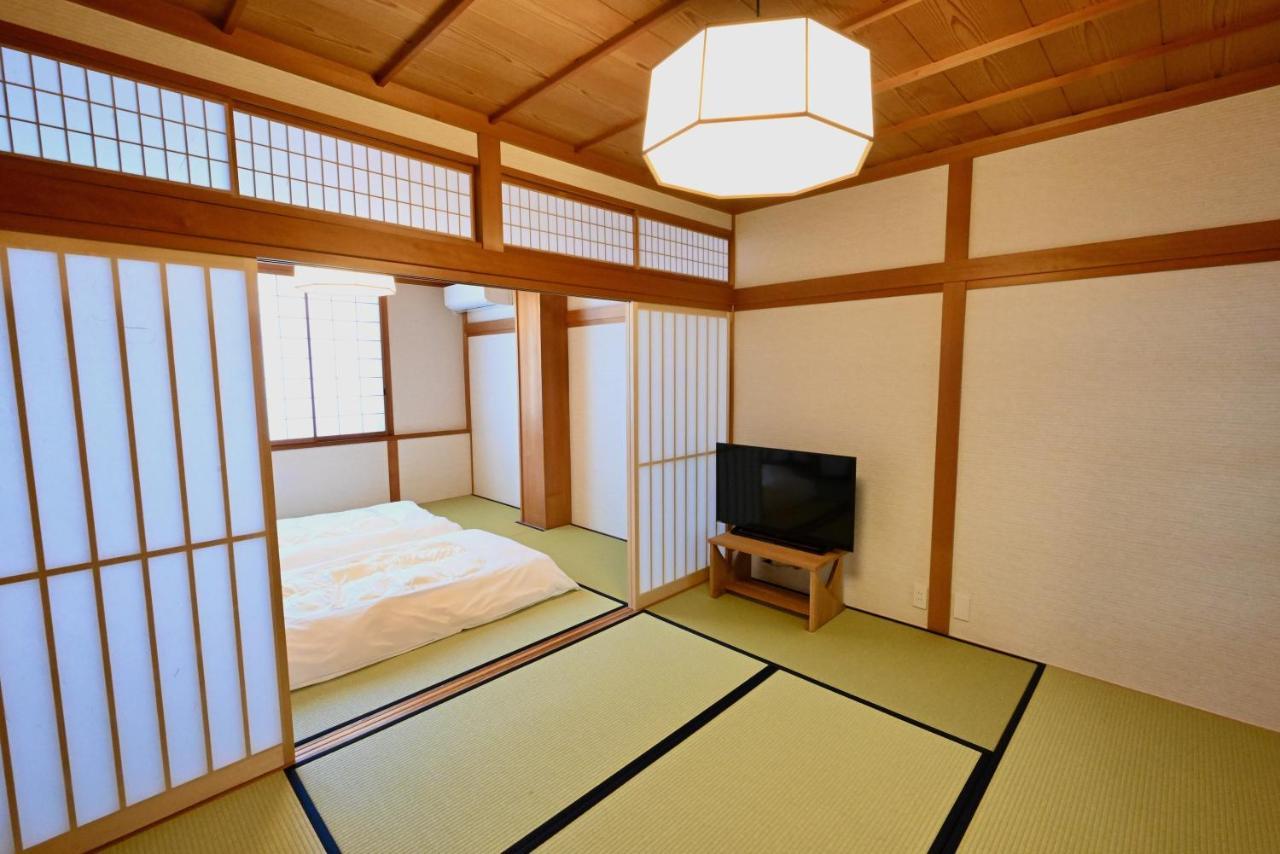 Manabi-Stay Takayama Sakura 提携駐車場利用可 古い町並みまで徒歩1分 最大9名宿泊可能な一等地で人工温泉を楽しむ Zewnętrze zdjęcie